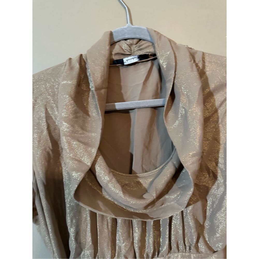 Tahari Women's Double Lining Gathered Waist Shiny Blouse Size Large - Picture 3 of 14